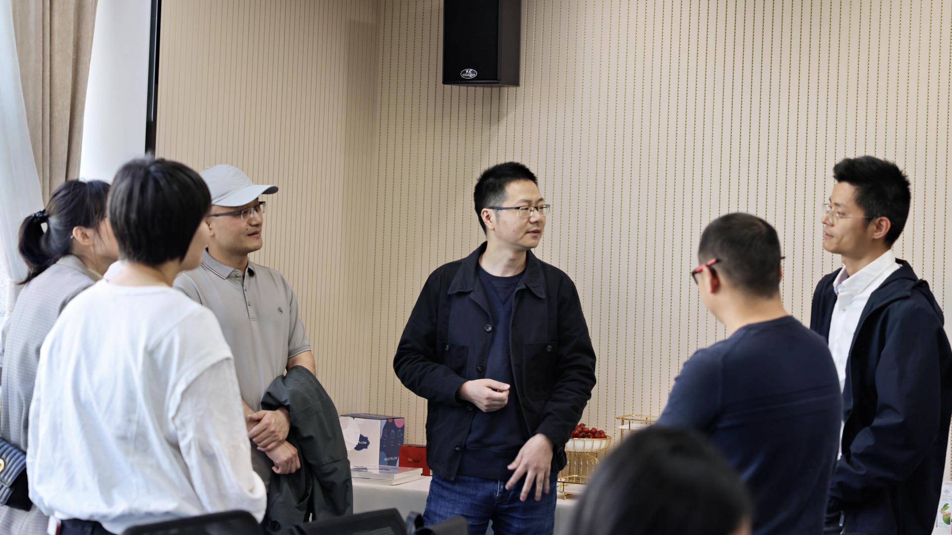 提前到场的演讲嘉宾开启技术狂飙模式