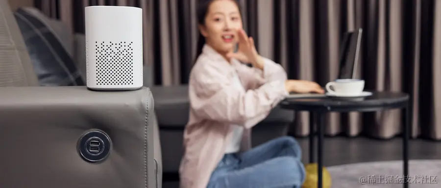 摄图网_501997157_wx_居家女性使用语音操控智能音箱（企业商用）.jpg