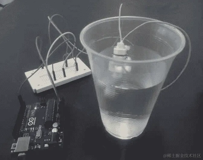 测量容器中的水位