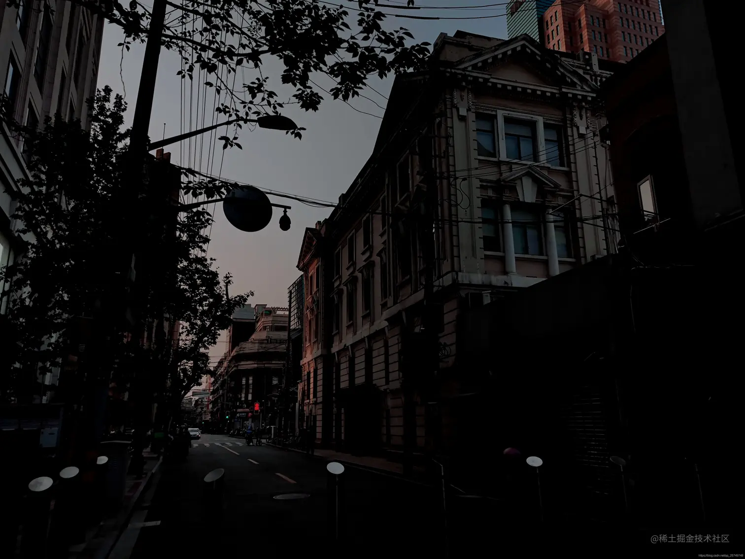 在上海一小巷拍的