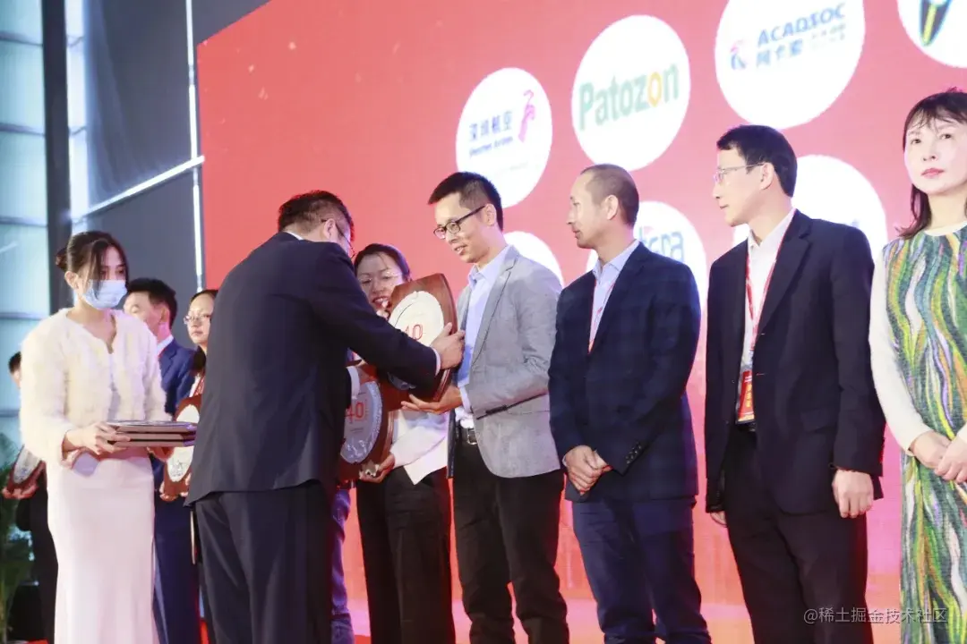 瑞云科技总经理邹琼现场领奖-Renderbus瑞云渲染农场