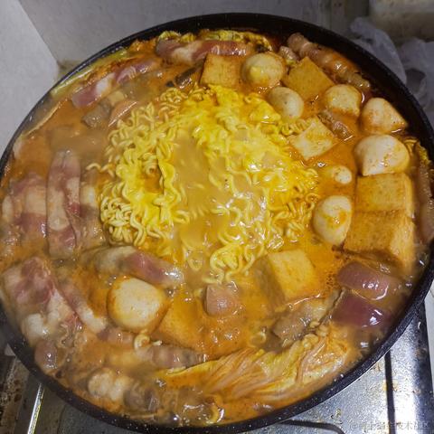 等鸡吃完了米狗舔完了面我就能中奖于2022-11-27 22:02发布的图片