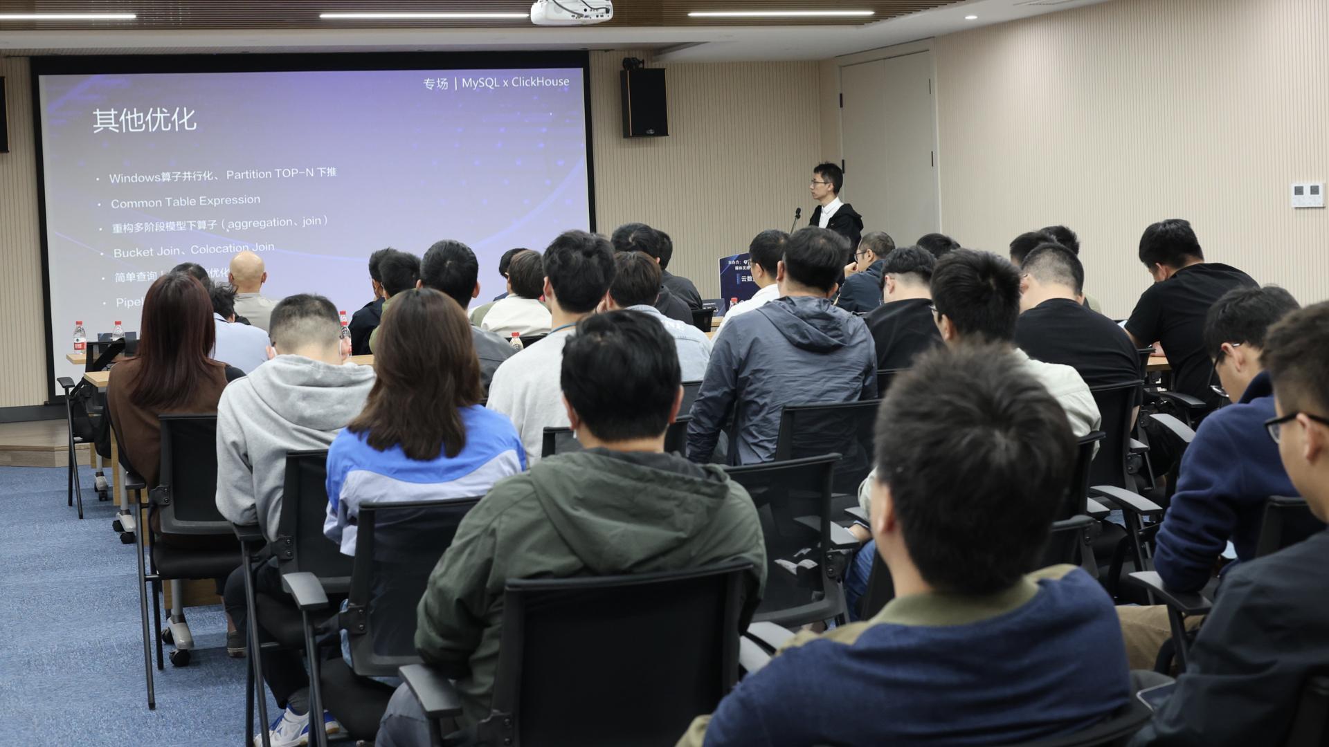 游致远主要介绍了《ByteHouse 云数仓版查询性能优化和 MySQL 生态完善》。