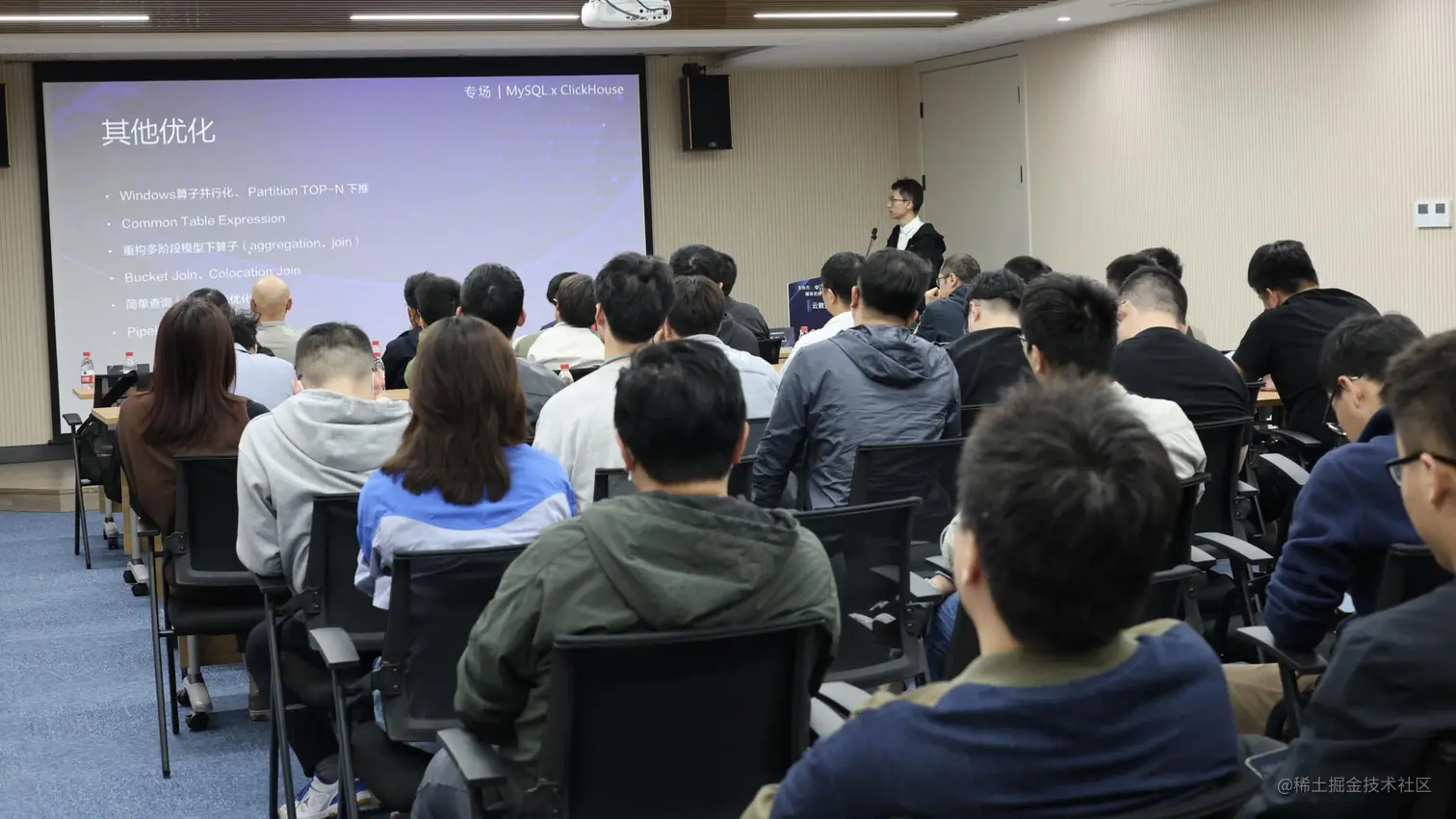 游致远主要介绍了《ByteHouse 云数仓版查询性能优化和 MySQL 生态完善》。