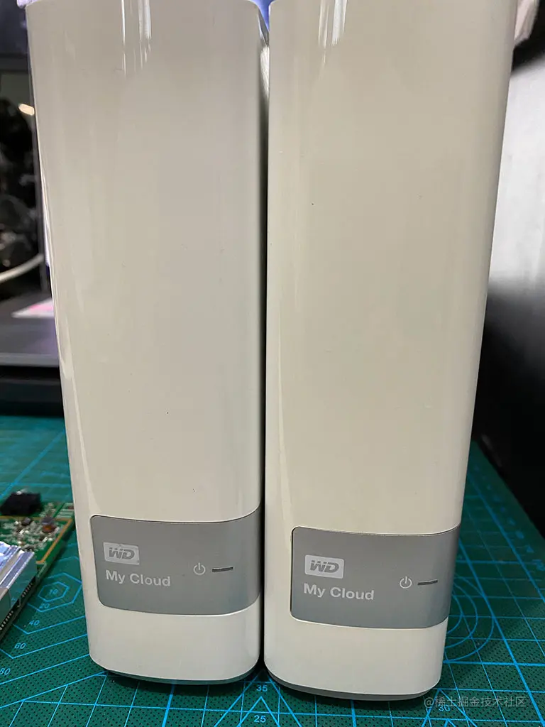 WD MyCloud 两代外观基本一致