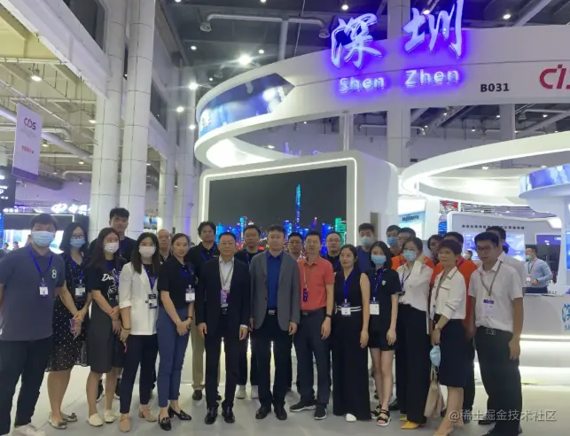 深圳展团与深圳市商务局服务贸易处处长王正潮等领导合影