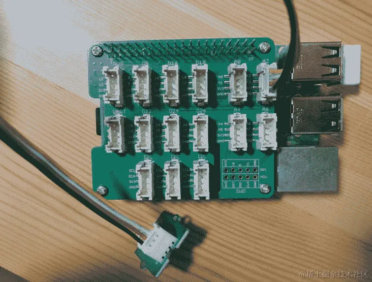 图 5.10 – 将光传感器连接到您的 Base HAT