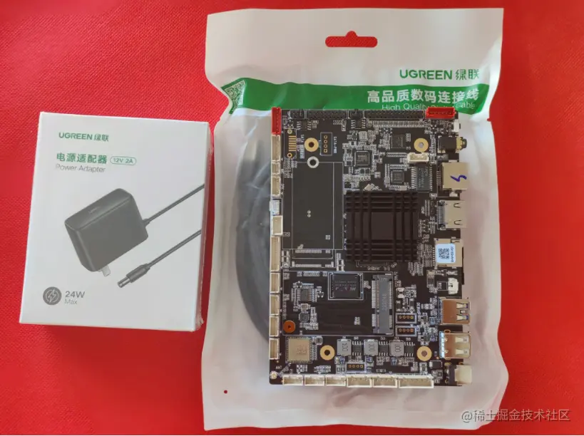 图5 “竞”开发板及配件