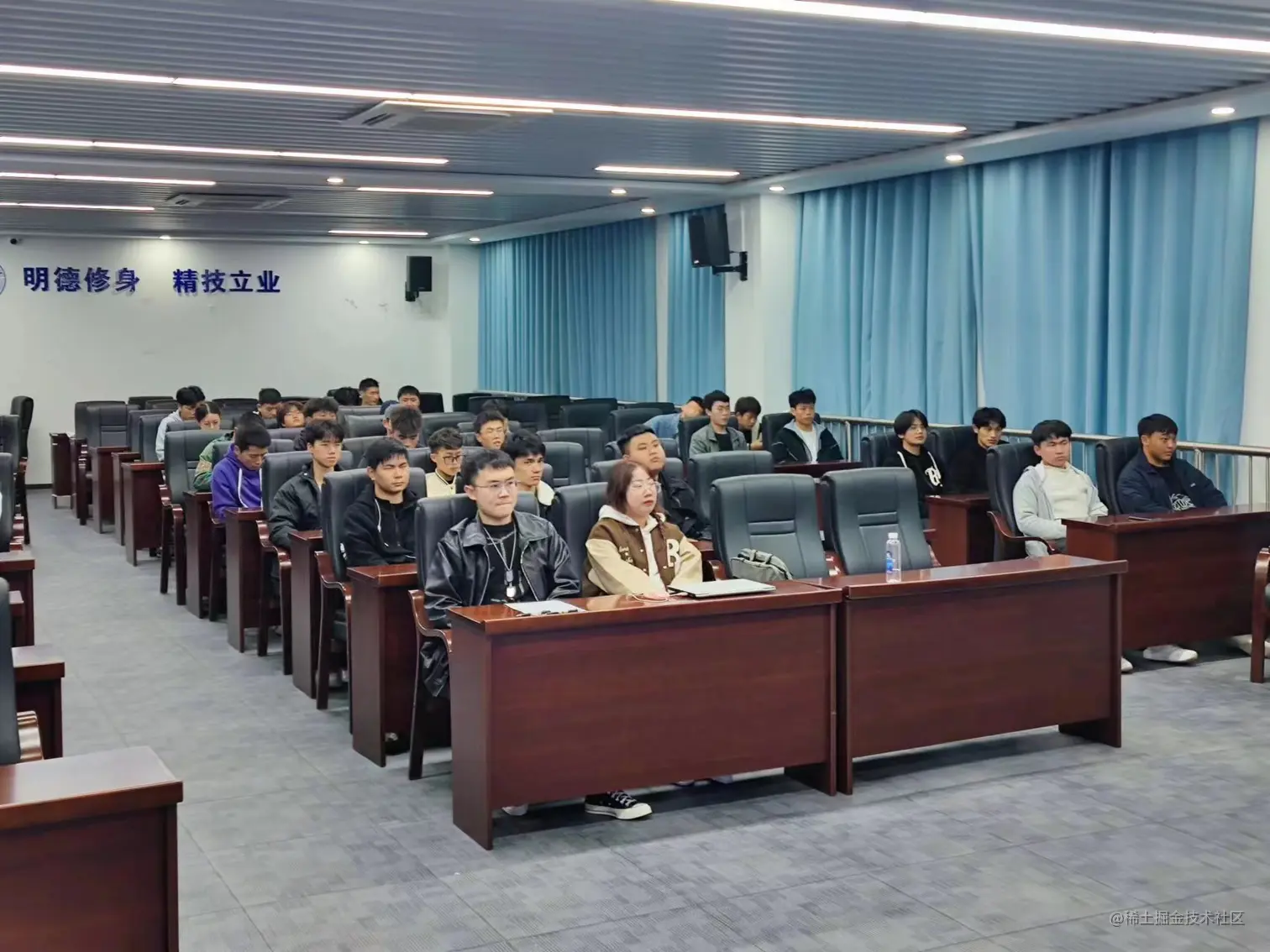 低代码助力数字经济应用型人才建设 | 贵州轻工职院万应低代码人才培训班正式开班