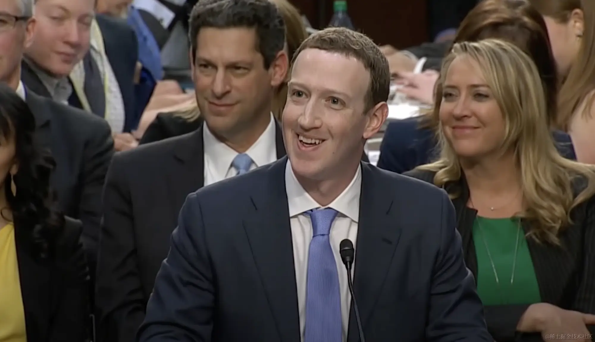 现在只要我一想起 Facebook 改名为 Meta，就会想到马克这张照片