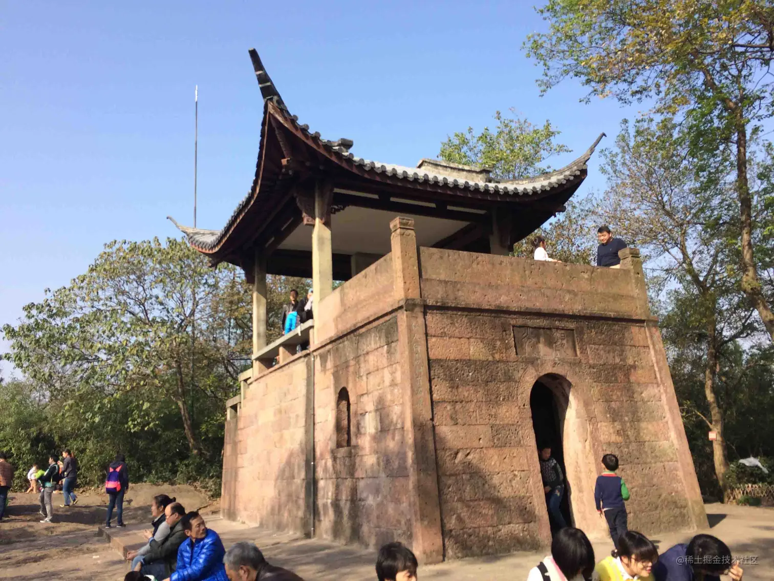 这里写图片描述