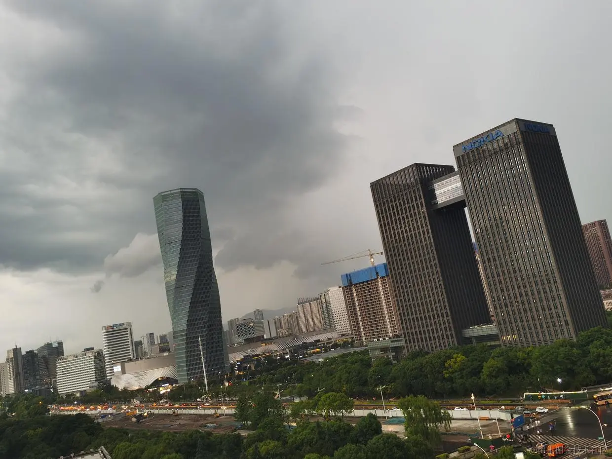 摄于大雨前
