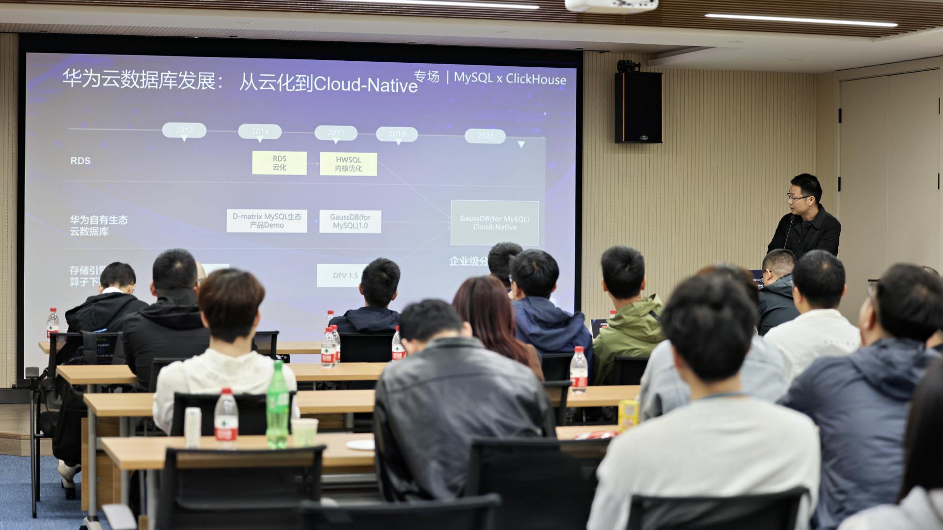 周家恩主要介绍了《GaussDB(for MySQL)云原生数据库技术演进和挑战》