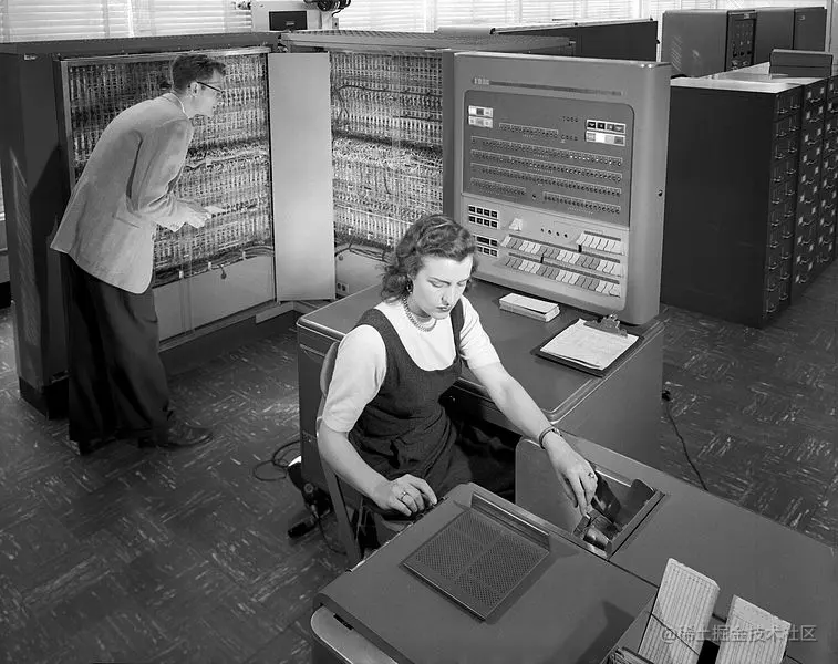 使用IBM 711的卡片阅读器作为输入设备
