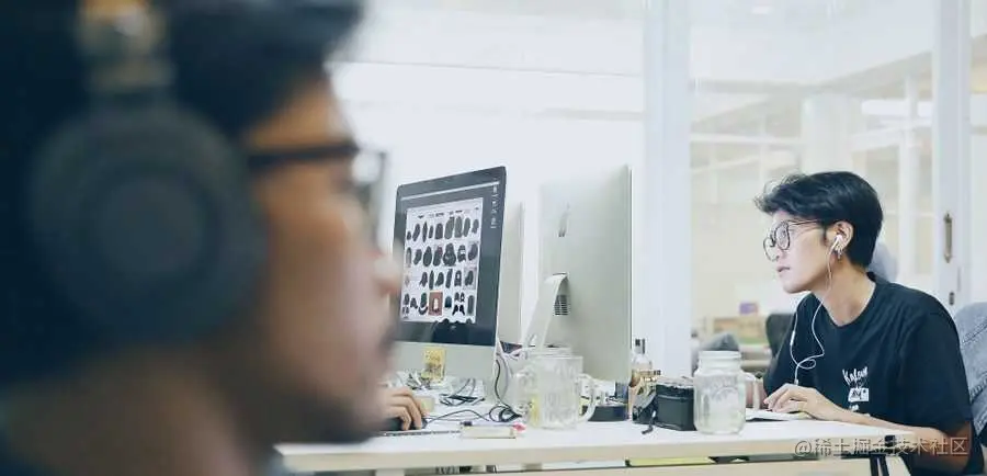 designer working office listen 