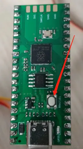 按住开发板的boot按钮