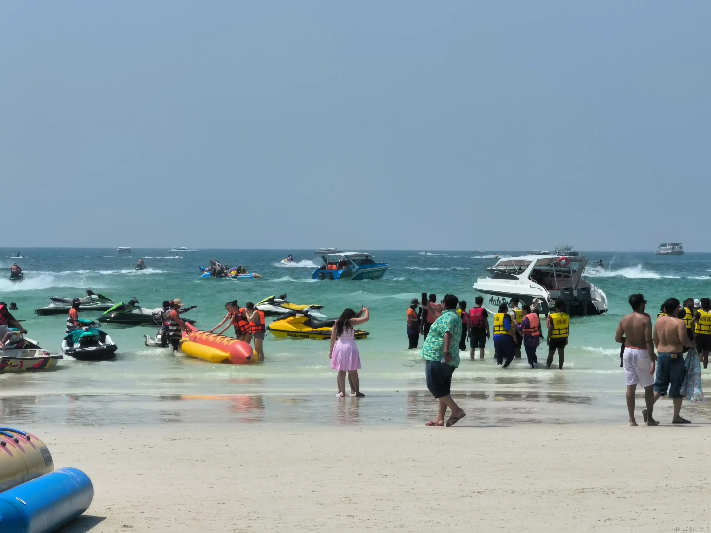 Tawaen海滩的游客