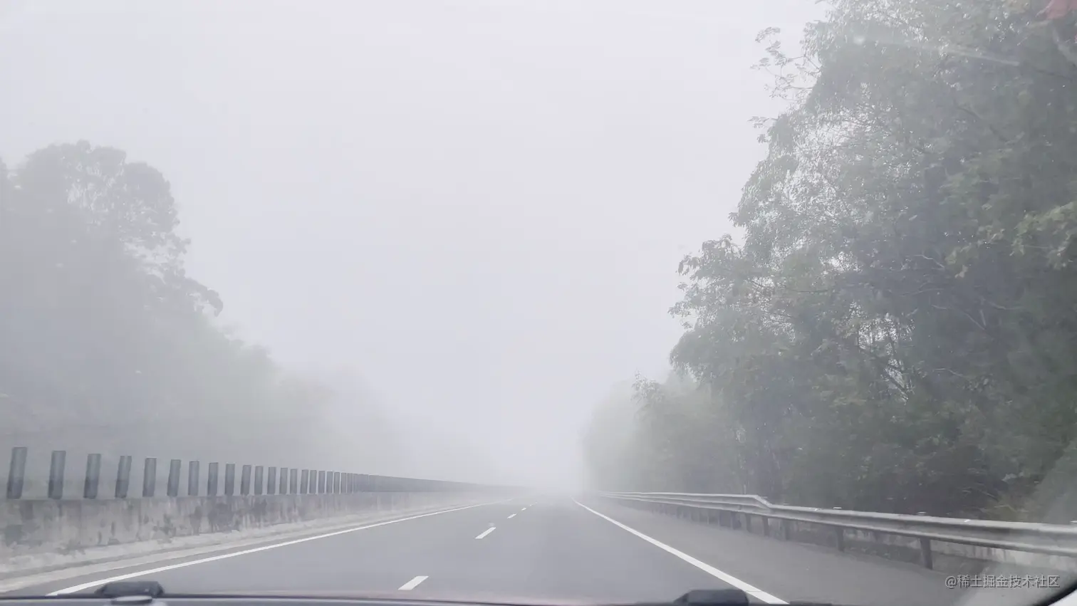 高速大雾